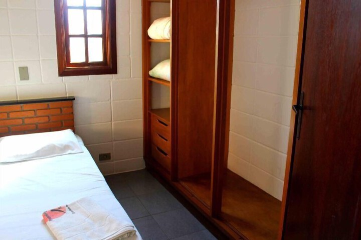 Room 8 of 33