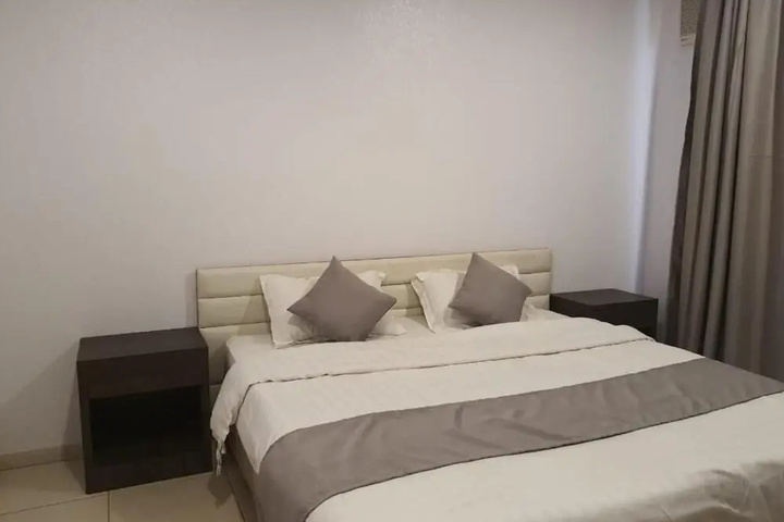 Room 5 of 6