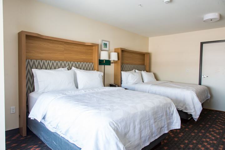 1 Queen Bed (21 of 23)