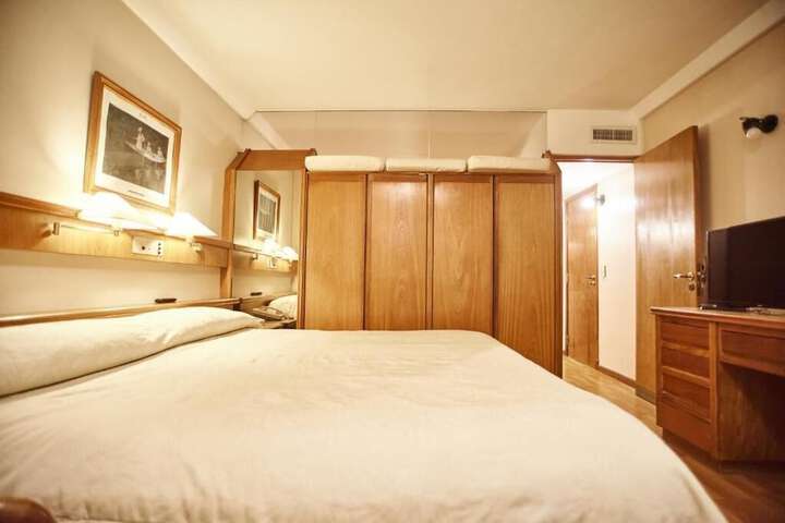 Room 8 of 28