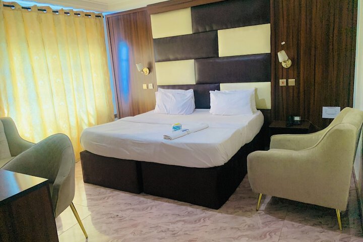 Room 8 of 26