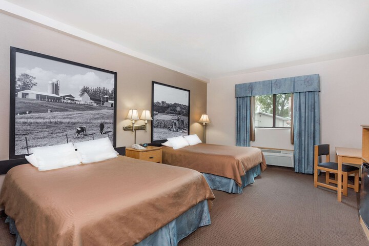 1 Queen Bed (13 of 23)