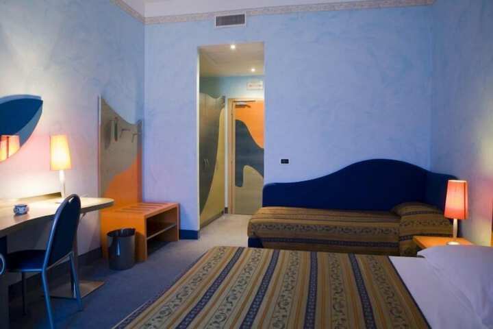 Room 7 of 44