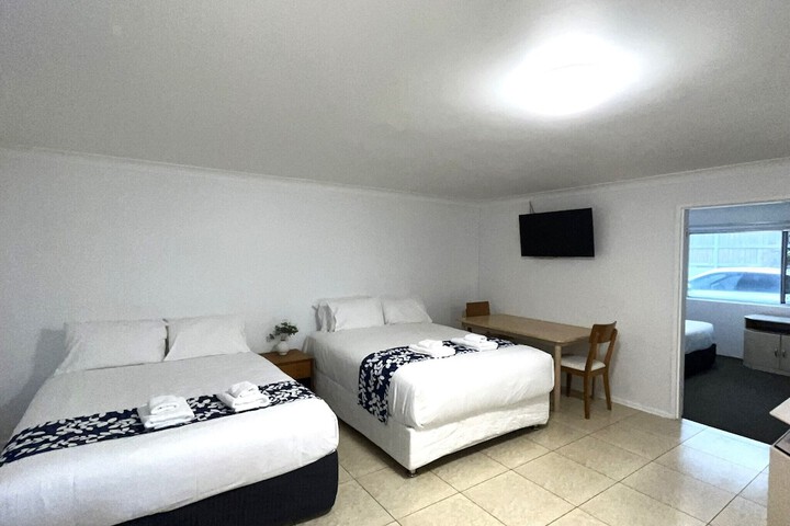 Room 64 of 93