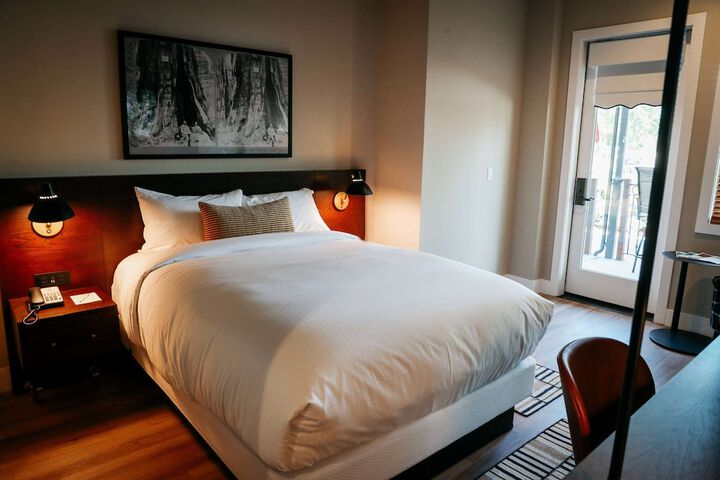 1 King Bed (15 of 20)