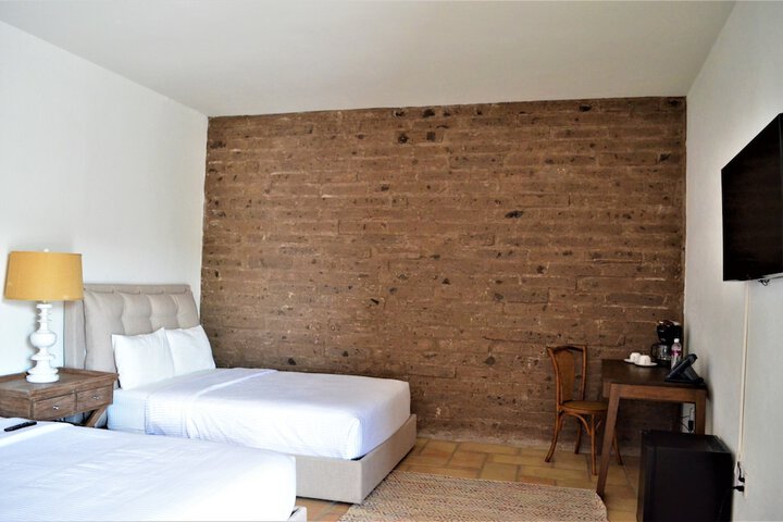 Room 26 of 177
