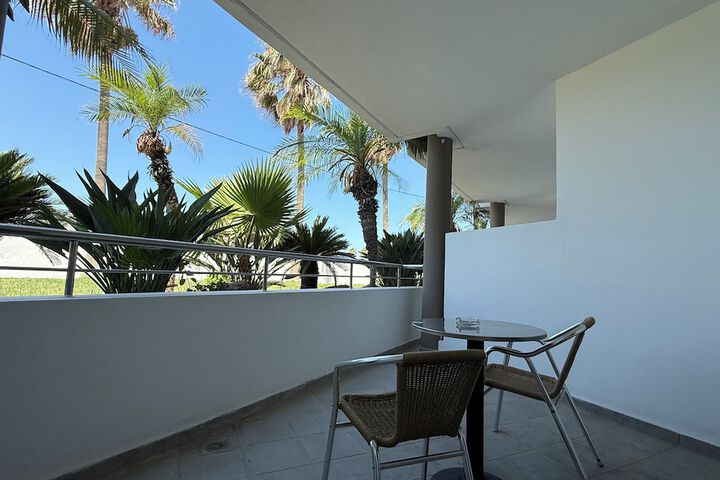 Hotel Exterior 152 of 156