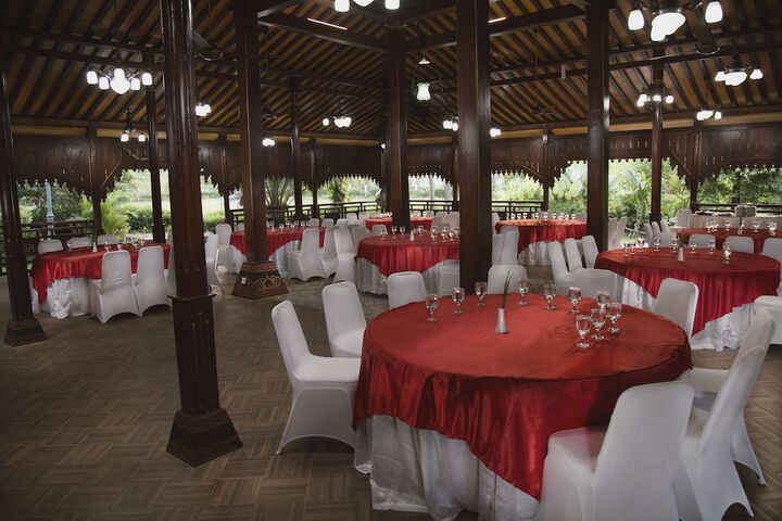 Ballroom/Hall 41 of 52