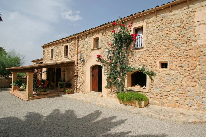 Vintage Mansion in St. Llorenç des Cardassar With Pool