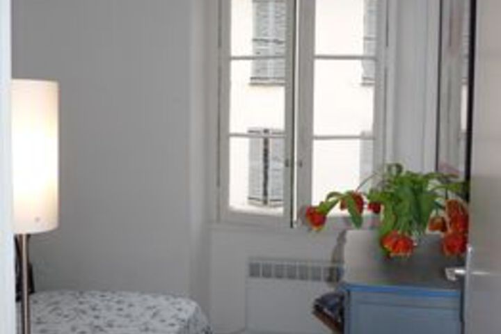 Room 4 of 28