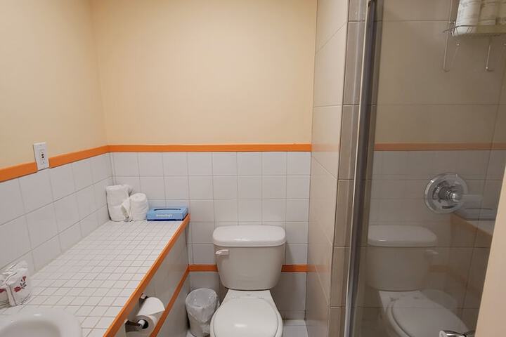 Room 28 of 46