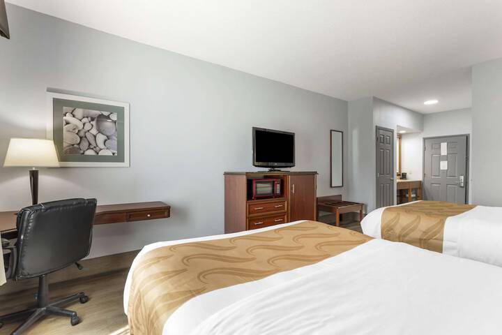2 Double Beds (7 of 14)