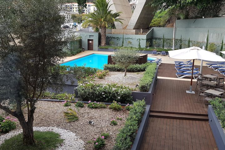 Pool 40 of 99