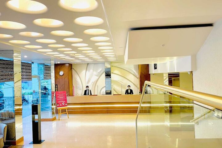 Entrance & Lobby