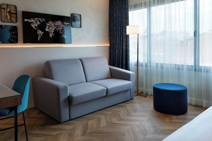 Room 4 of 124