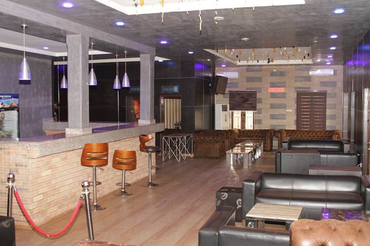 Lounge 47 of 60