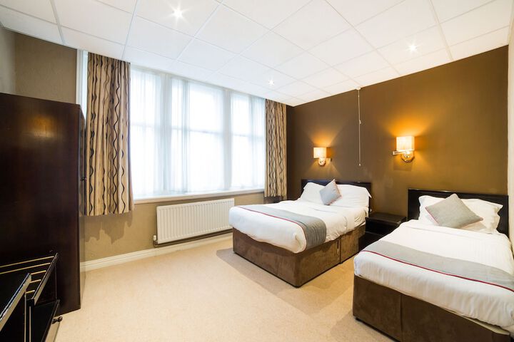 Room 14 of 36