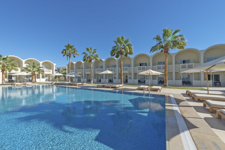 Pools & Facilities