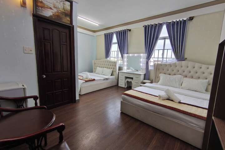 Room 10 of 15