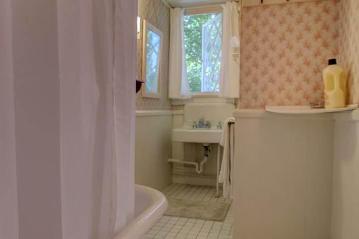 Room 170 of 408