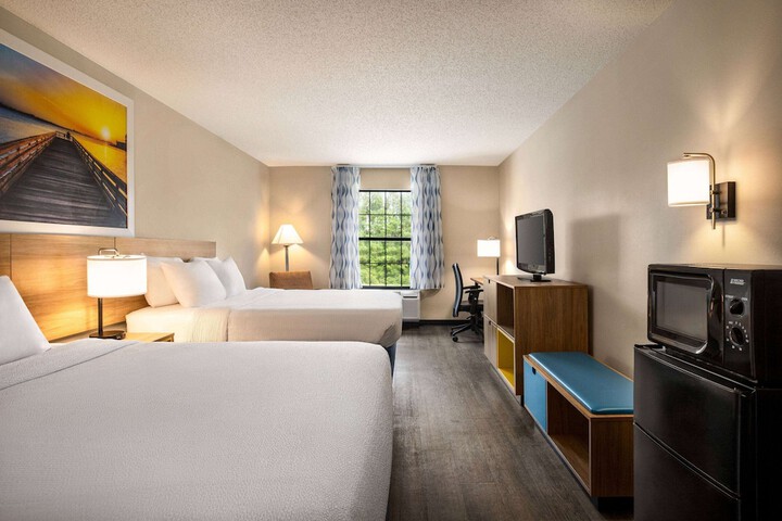 1 Queen Bed Mobility Accessible (9 of 12)