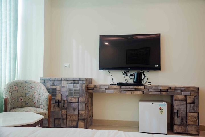 Room 11 of 27