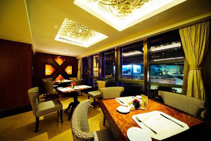 Dining 74 of 99
