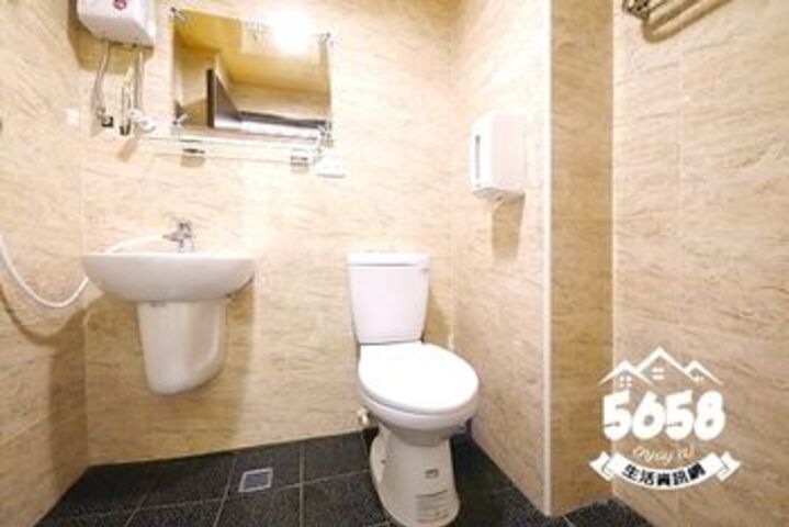 Room 13 of 118