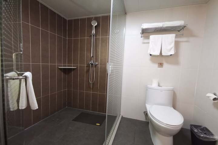 Room 5 of 27