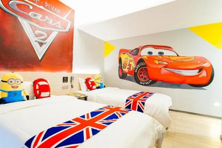 Room 10 of 18
