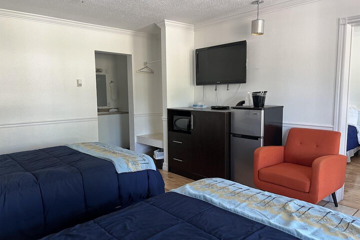 Room 33 of 65