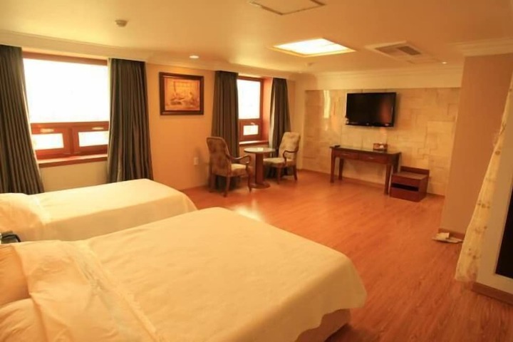 Room 6 of 23