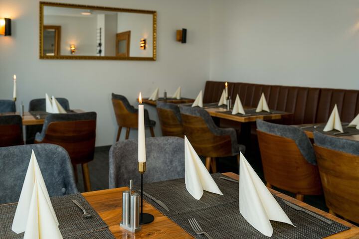 Dining 44 of 85