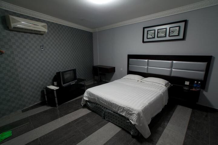 Room 15 of 30