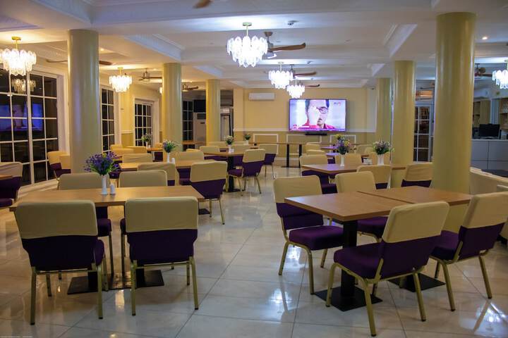 Dining 46 of 59