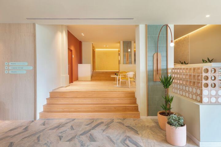 Entrance & Lobby