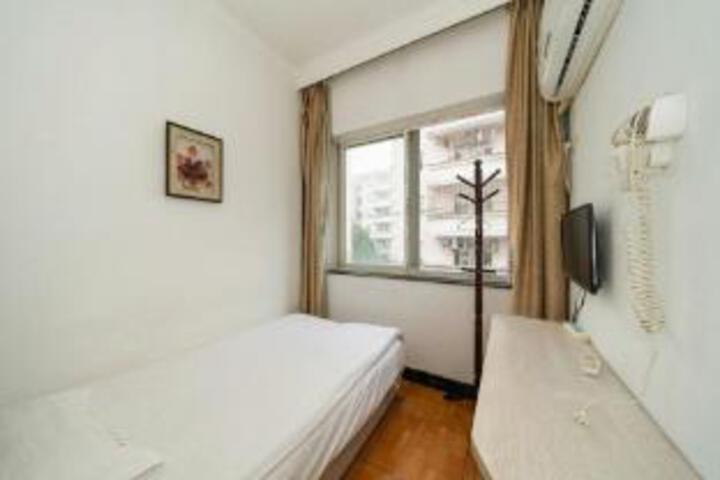 Room 6 of 6