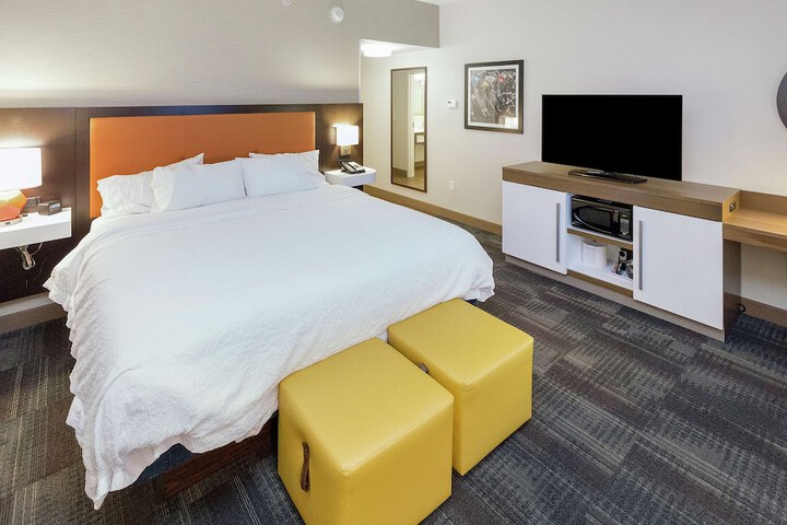 1 King Bed Accessible (5 of 27)