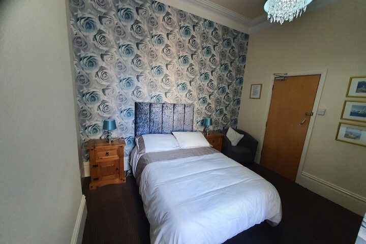 Room 32 of 97