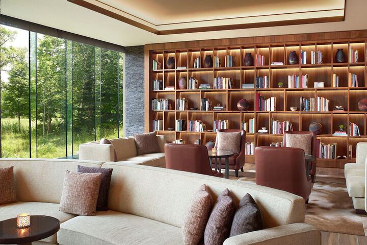 Lounge 42 of 47