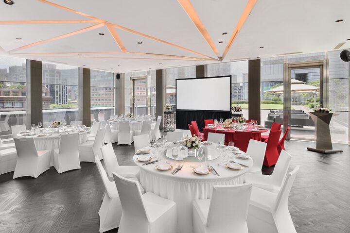 Ballroom/Hall 107 of 117