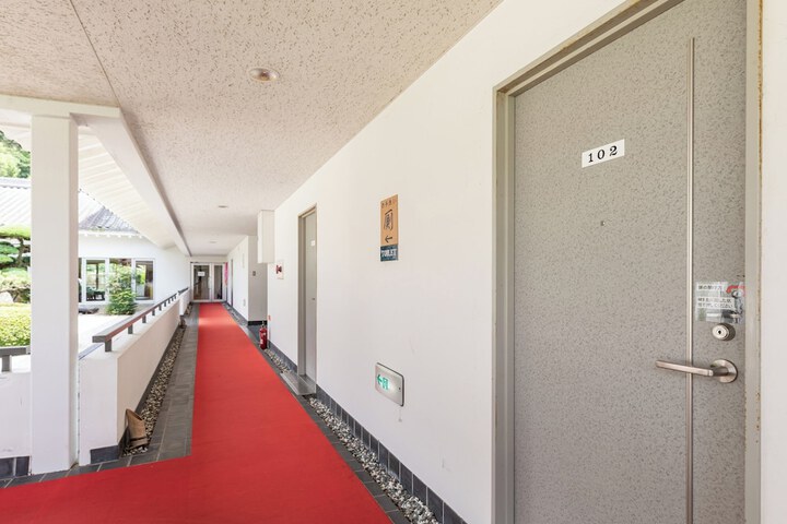 Ballroom/Hall 76 of 96