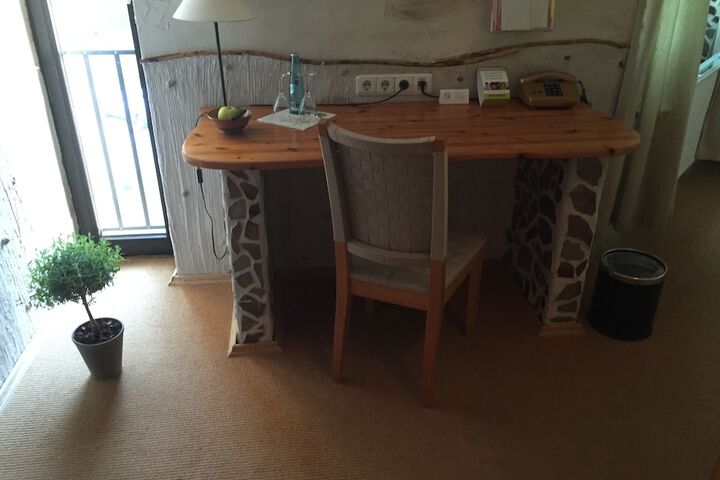 Room 43 of 283