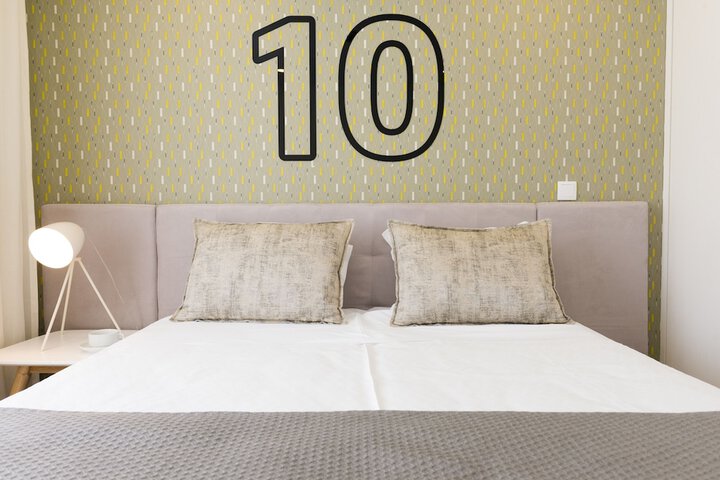 Room 15 of 77