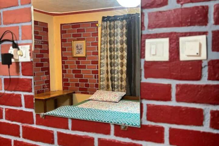 Room 70 of 195