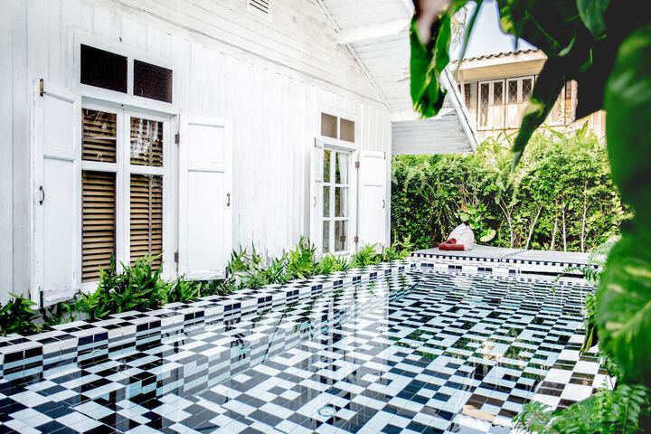 Pool 10 of 39