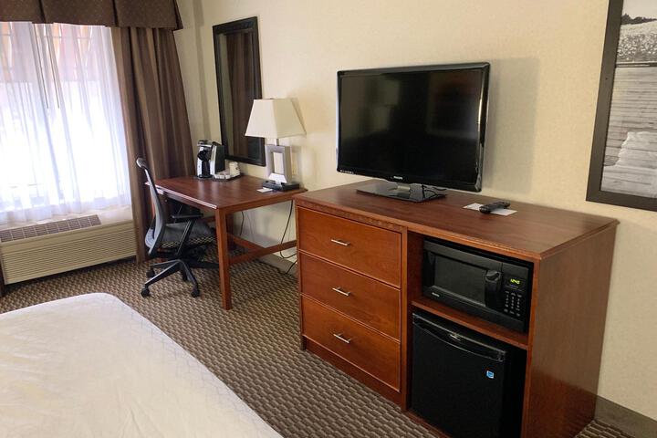 Leisure King Bed (5 of 10)