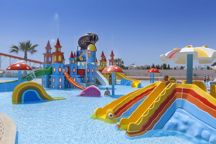 Hotel Pool