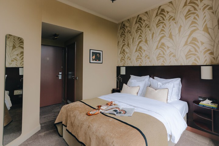 Room 16 of 49