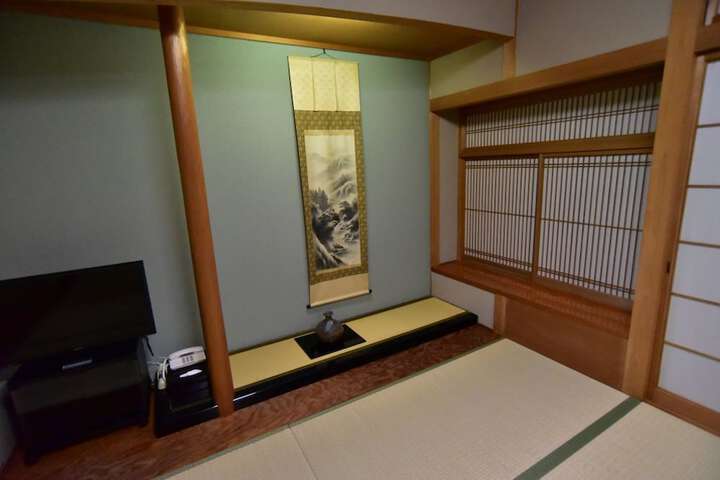 Room 9 of 75